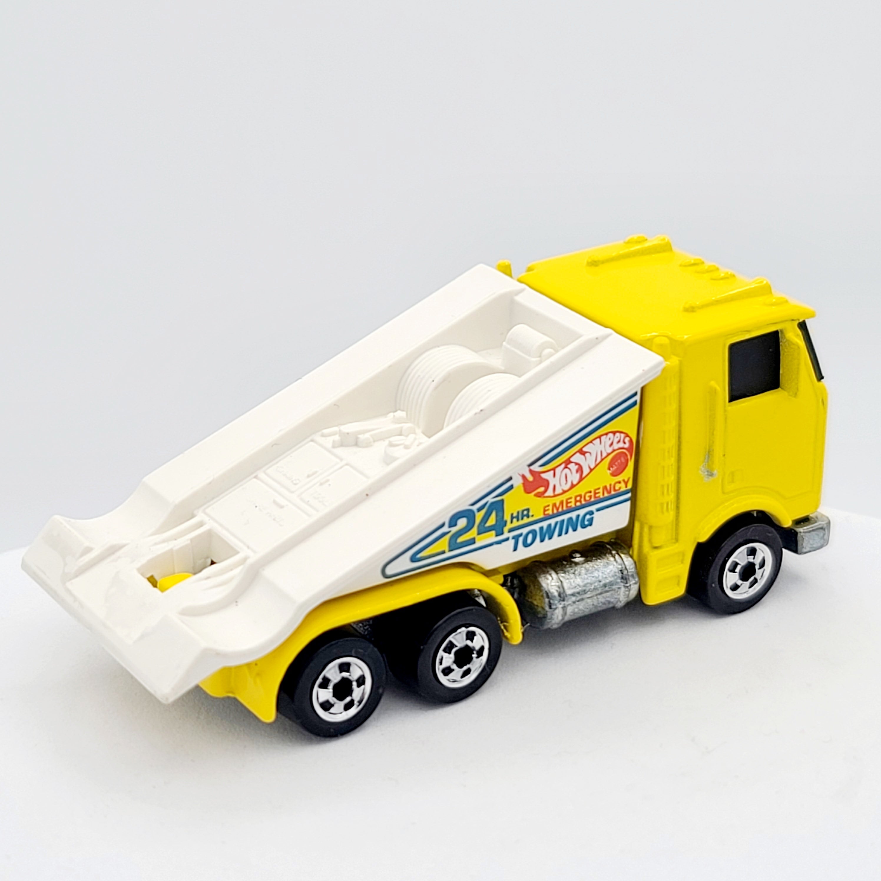 Hot Wheels Ramp Truck "24HR Towing", Blackwall Wheels (1991 HW Basic)